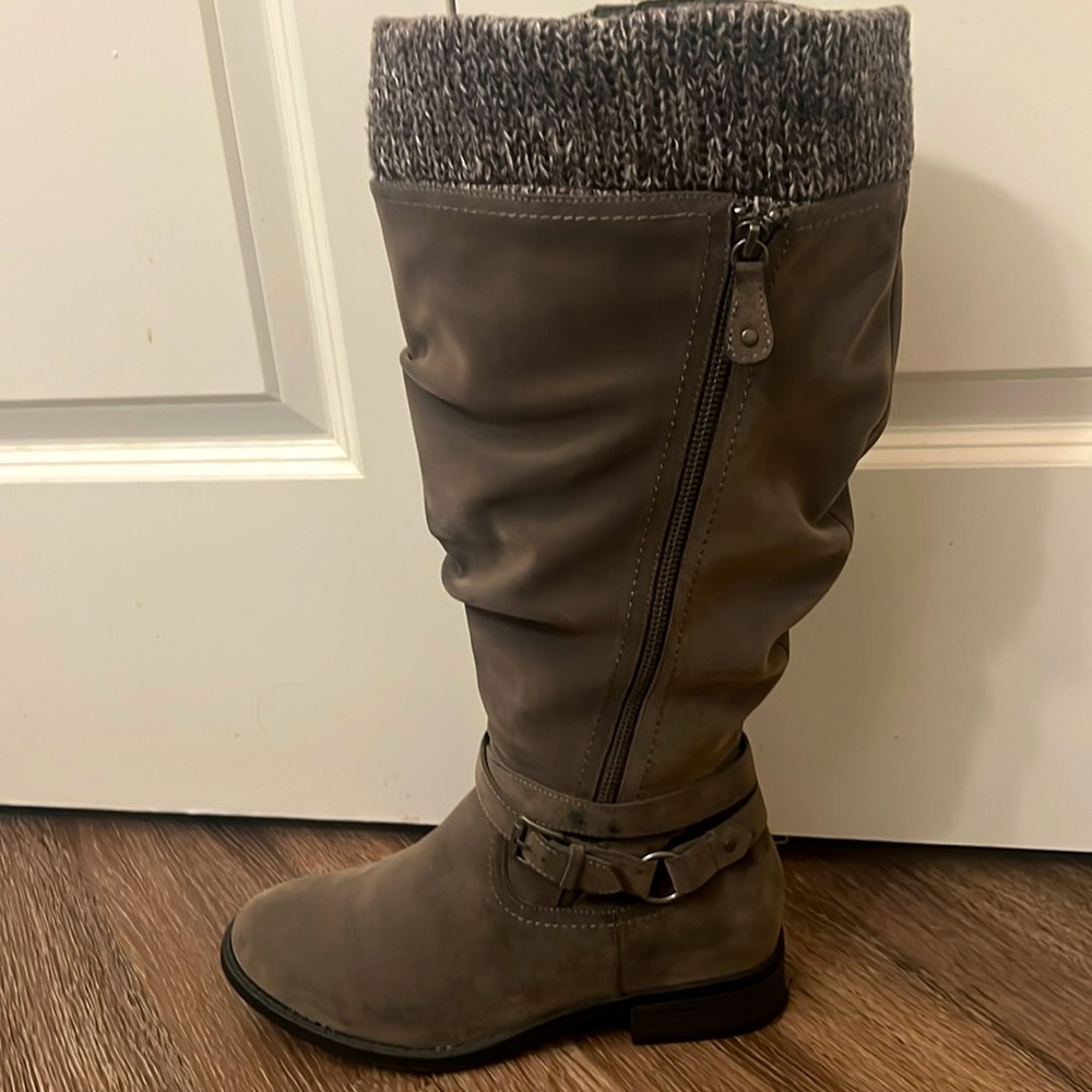Grey Torrid Women’s Sweater Knee Boots Wide Calf Size 9 Wide